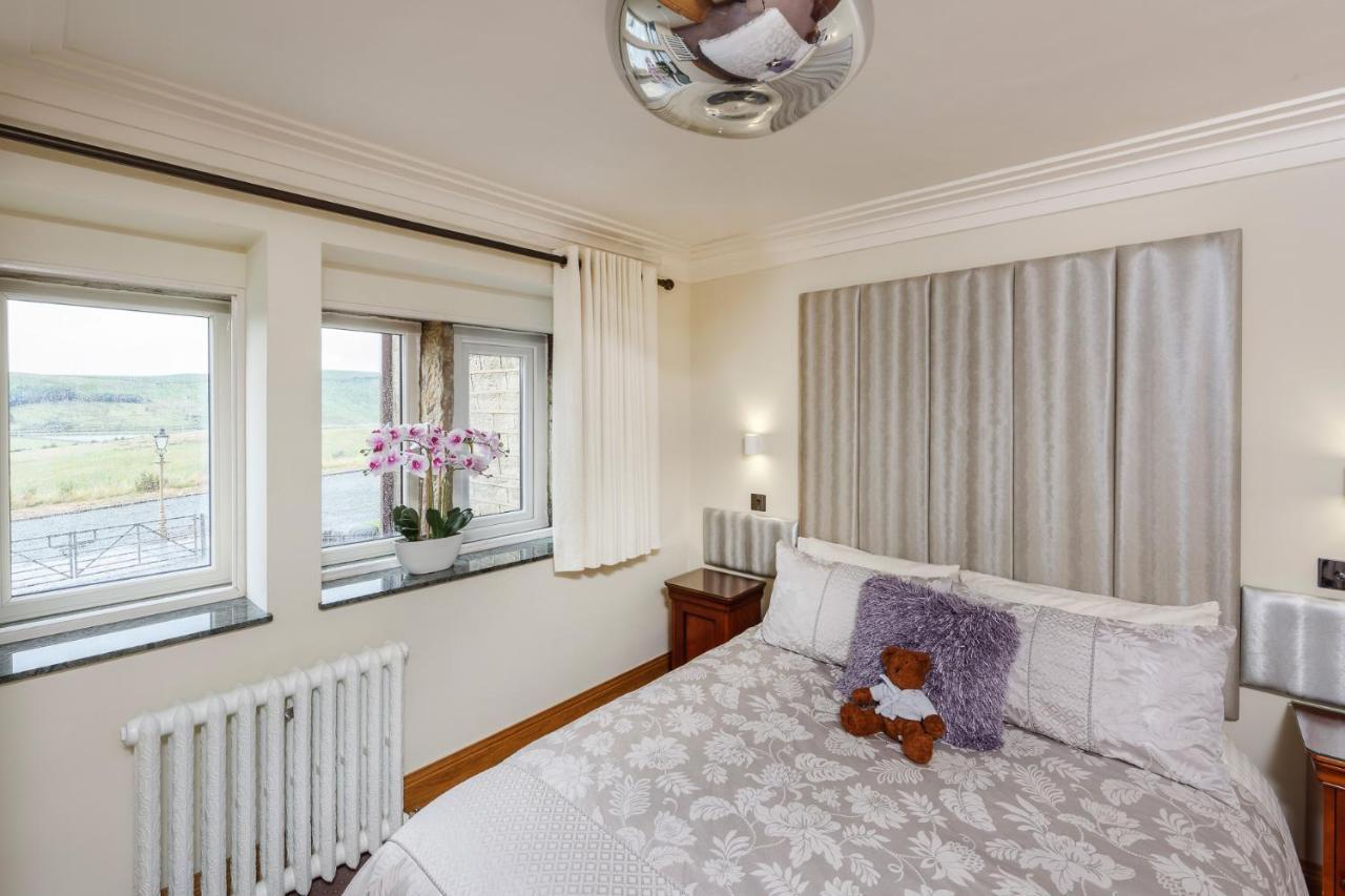 The Saddleworth Hotel Diggle Екстер'єр фото